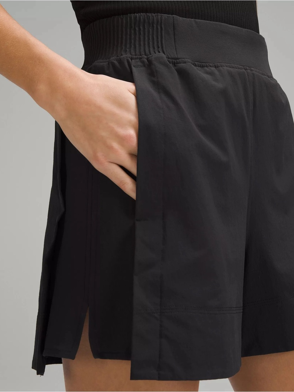 Lululemon Stretch Woven Relaxed-Fit High-Rise Short 4"
Black - Picture 6 of 12
